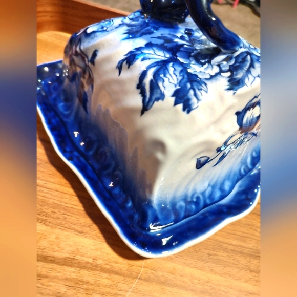 Vintage/Retro/Victorian inspired glass blue and white floral large butter dish - Picture 4 of 13
